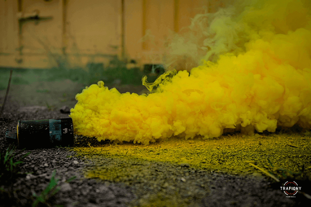 Rauchgranate auf dem Paintball-Feld